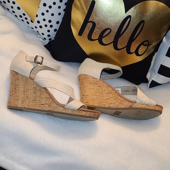 Toms Wedges - Picture 2 of 3